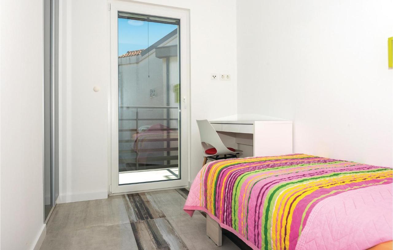 Cozy Apartment In Brodarica With Wifi Exterior foto